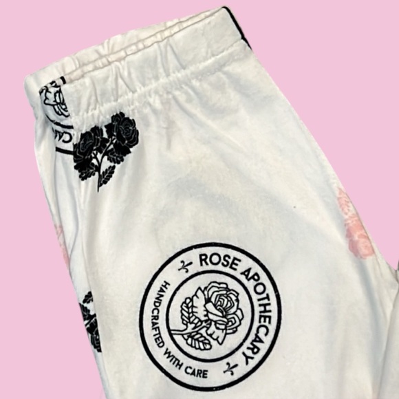 Schitts Creek - ‘Pink/Black Roses’ Lounge Pants. SZ: S,M,L. NWT Firm! - Picture 3 of 5